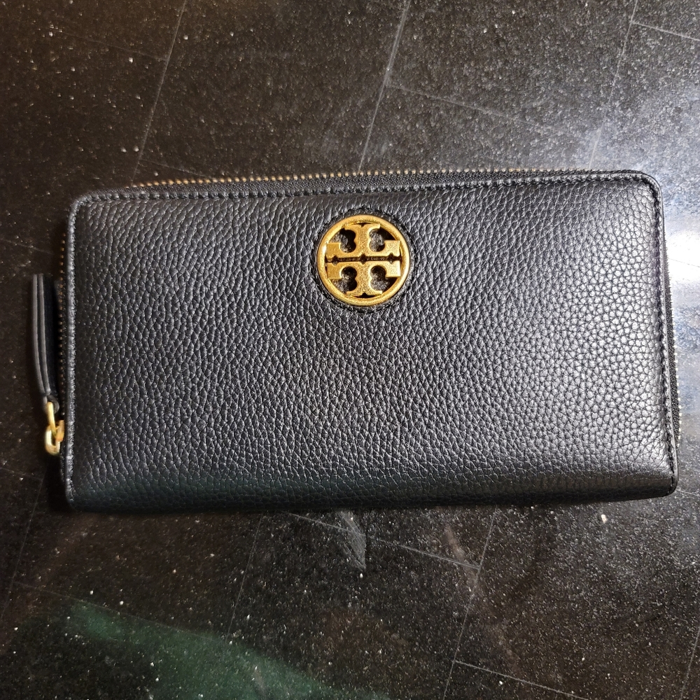 Tory Burch wallet